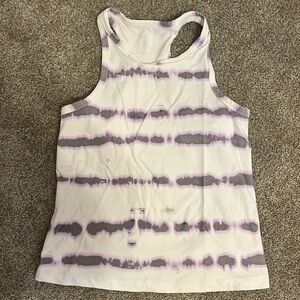 Lululemon women tank top workout. White grey purple/pink pattern. No tag. Size 6